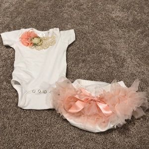 Posh baby blooms outfit for new born photos!